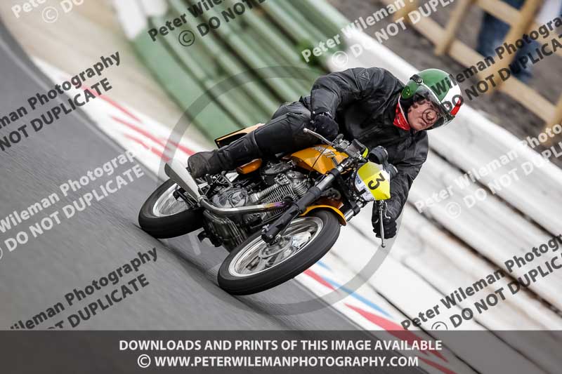 Vintage motorcycle club;eventdigitalimages;mallory park;mallory park trackday photographs;no limits trackdays;peter wileman photography;trackday digital images;trackday photos;vmcc festival 1000 bikes photographs